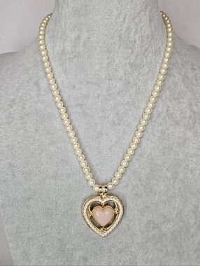 Avon Vintage Faux Pearl Pale Pink Heart Cabachon Necklace EUC 1989
